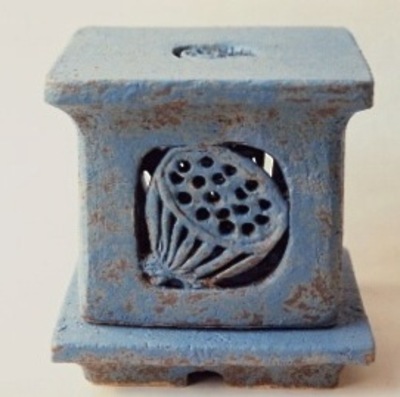 Hessenberg_botanic_lantern_(lotus)_