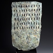 White_flat_form_in_stone_base_46_cm_h_2